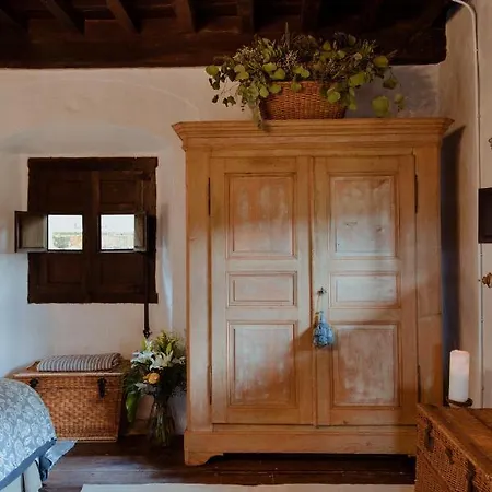 La Casa Del Púlpito * Novales